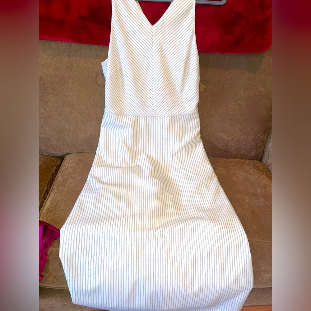 Banana Republic size 10 white dress with thin blue stripes and pockets